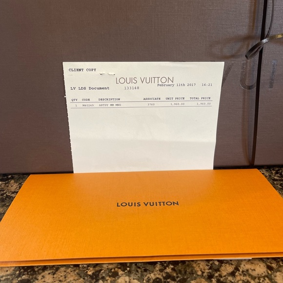 Louis Vuitton Large Sable Mahina - Picture 5 of 5